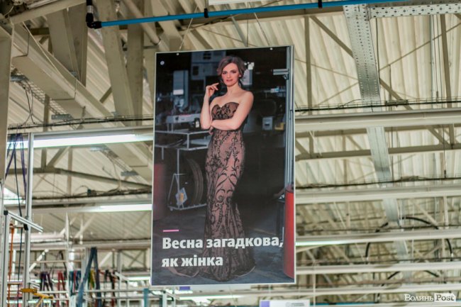 Фотопроект, вдячність «без слів» і «корпоративні» тюльпани: на луцькому «Кромберзі» креативно зустріли весну. ФОТО*