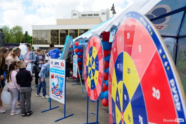 Морозива багато не буває: у Луцьку влаштували грандіозне свято найсмачніших солодощів та найяскравіших емоцій. ФОТО*