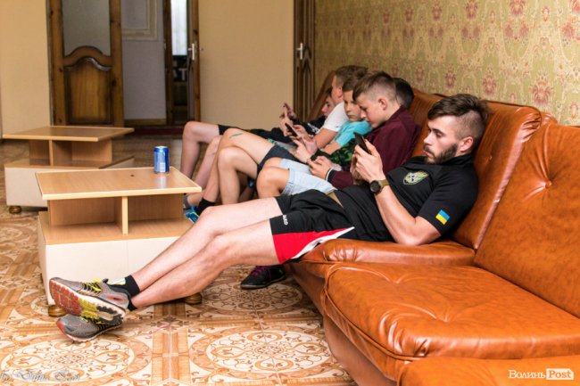 Як на Волині атовців звільняють від болю мистецтвом