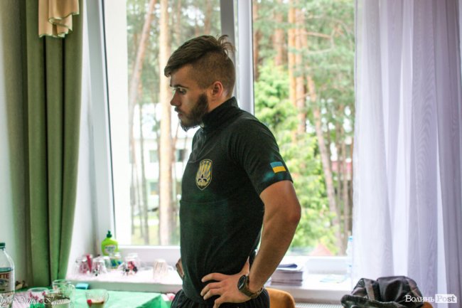 Як на Волині атовців звільняють від болю мистецтвом