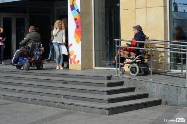 Місто перешкод: у які заклади Луцька можна потрапити на візку?