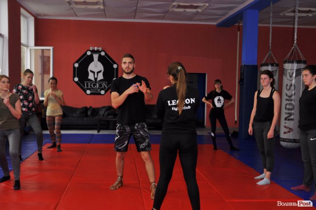 «ЛедіЛегіон»: тренування для ніг