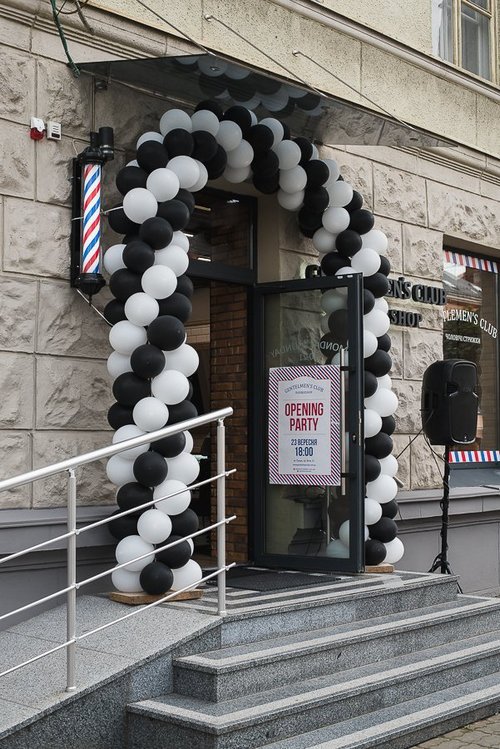 Віскі, бороди, тестостерон: у Луцьку відкрили клуб для чоловіків