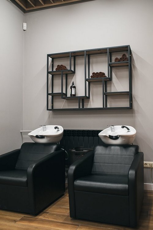 Віскі, бороди, тестостерон: у Луцьку відкрили клуб для чоловіків