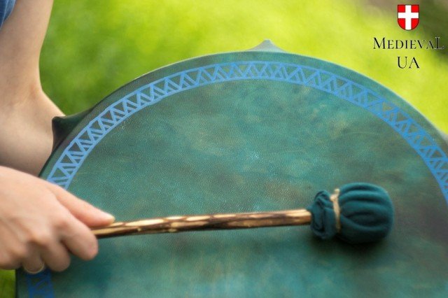 Лучанин розповів про тонкощі виготовлення автентичних шаманських бубнів. ФОТО