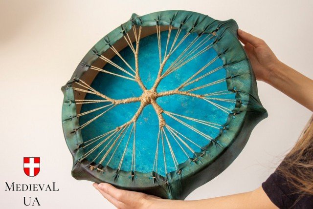 Лучанин розповів про тонкощі виготовлення автентичних шаманських бубнів. ФОТО