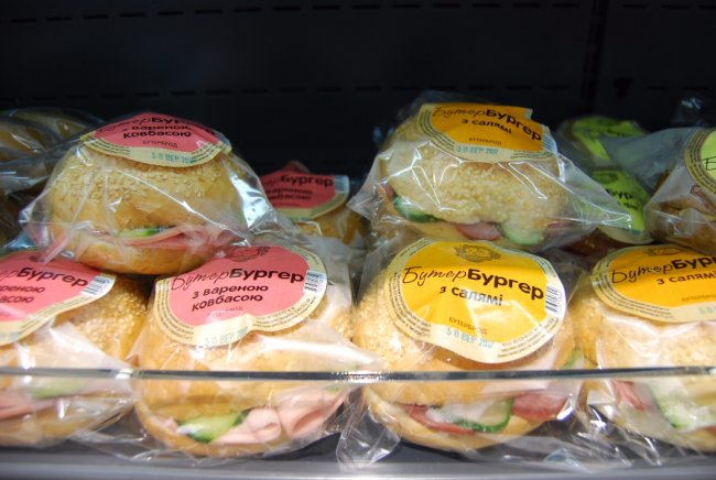 Бар напоїв, гриль та новий формат: в центрі Луцька відкрився зручний маркет*