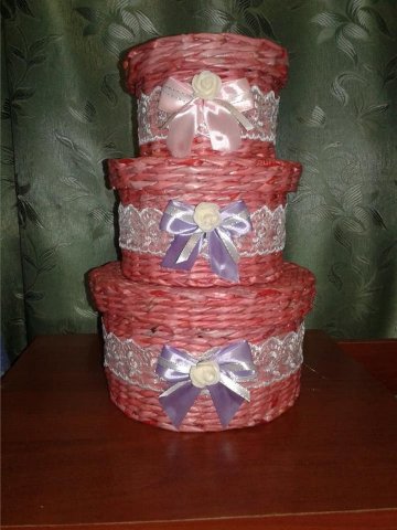 Лучанка плете з макулатури кошики та капелюхи. ФОТО 