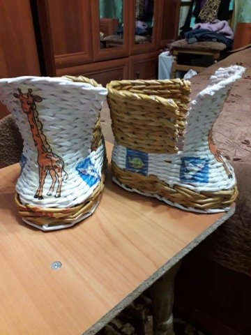 Лучанка плете з макулатури кошики та капелюхи. ФОТО 