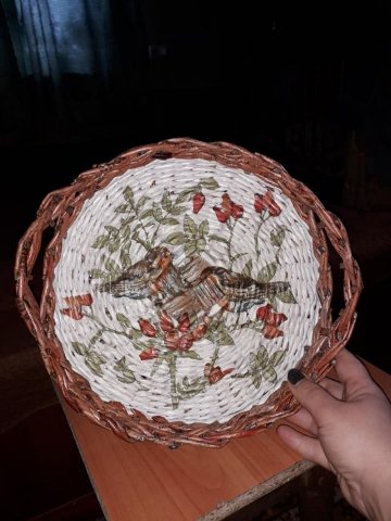 Лучанка плете з макулатури кошики та капелюхи. ФОТО 