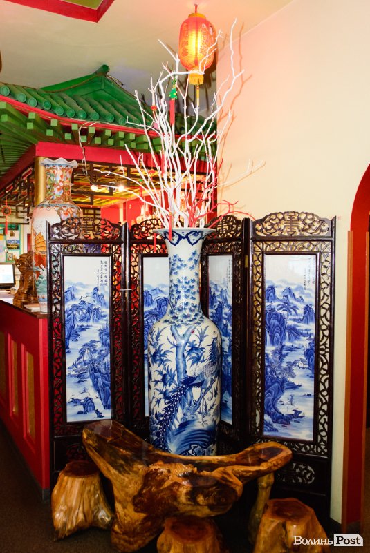 Місце, де живе Китай: як у Луцьку майже два десятки років успішно працює ресторан «Золотий дракон». ФОТО*