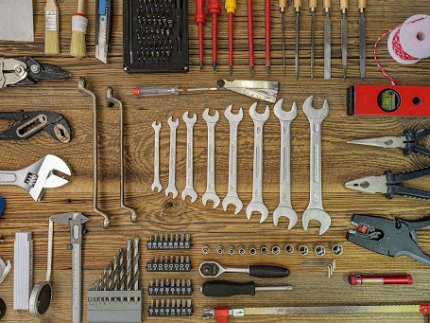 Як обрати ідеальний набір ручних інструментів. Огляд універсальних, автомобільних та спеціалізованих варіантів*
