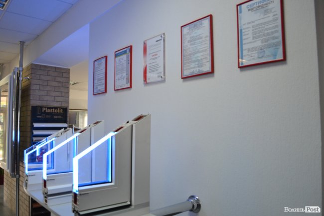 Вперше у Луцьку: вікна WINTERA  зламуватимуть і трощитимуть «грабіжники». ФОТО*