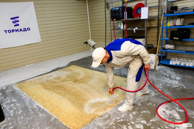 Зметуть весь бруд, як торнадо: де у Луцьку безпечно та без зайвих клопотів почистити килими. ФОТО*