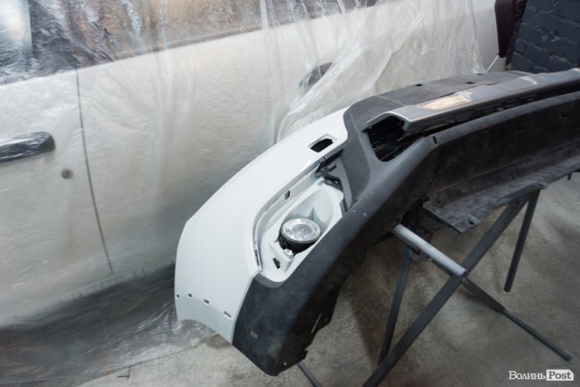 У Луцьку відкрили професійний малярний цех, де якісно фарбують автомобілі*