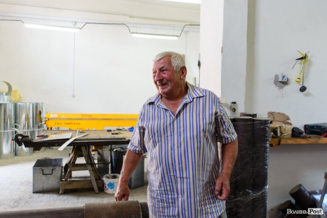 «Обрав би цей шлях знов»: чоловік 50 років працює бляхарем на «Житлобуді-2»