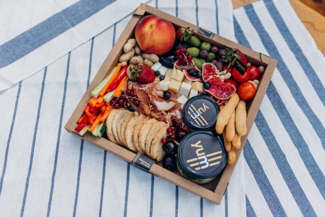 Обережно, дуже смачно: у Луцьку відкрився сервіс доставки закусок. ФОТО*