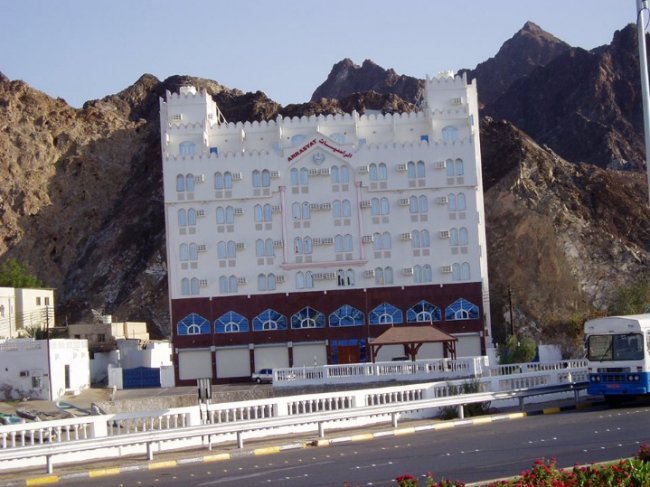 «Нотатки мандрівника» Ольги Дорошенко: Летіли в Таїланд – опинилися в Катарі