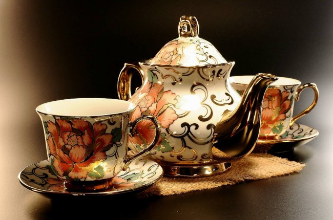 Від будівельника до «ювеліра» поглядів: лучанин вісім років нарощує жінкам вії