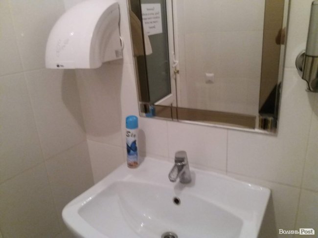 Один з туалетів тренажерного залу