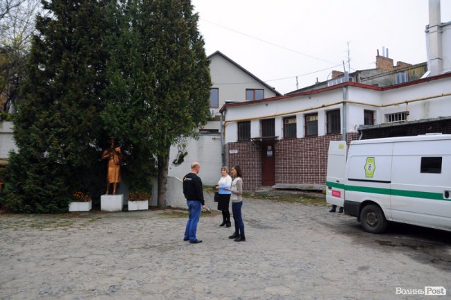 Будні «головного» відділення «Укрпошти» в Луцьку. ФОТО