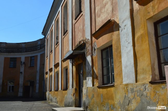 Замок божевілля і Невідомий №3: життя за стінами олицької психлікарні