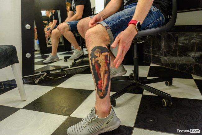 Це не та професія, де можна гребти гроші лопатою: тату-майстер з Луцька – про тонкощі роботи на тілах