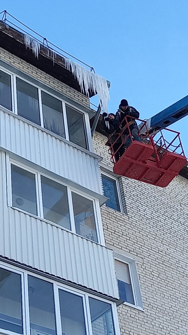 Непроста фізична праця і відданість своїй справі: розмова з керівницею, що відповідає за порядок в луцьких будинках*