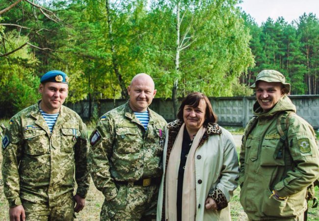 Постійно чекати, що тебе вб’ють – то не наш варіант, – атовець Роман Чаровий