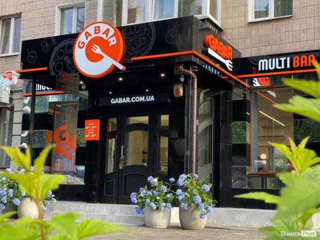 Доступні ціни, широке меню та відомі українці: яким було тестове відкриття першого закладу «Gabar» у Луцьку