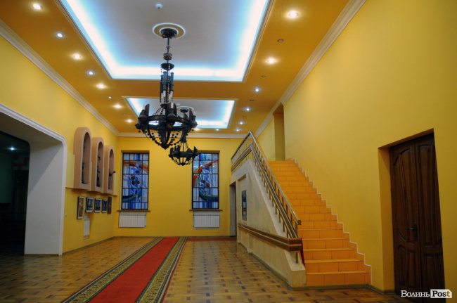 За лаштунками театру ляльок у Луцьку