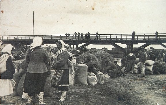 Пристань біля мосту Бена. Зображення з книги «Луцьк у старовинній листівці, гравюрі та фотографії» Віктора Літевчука