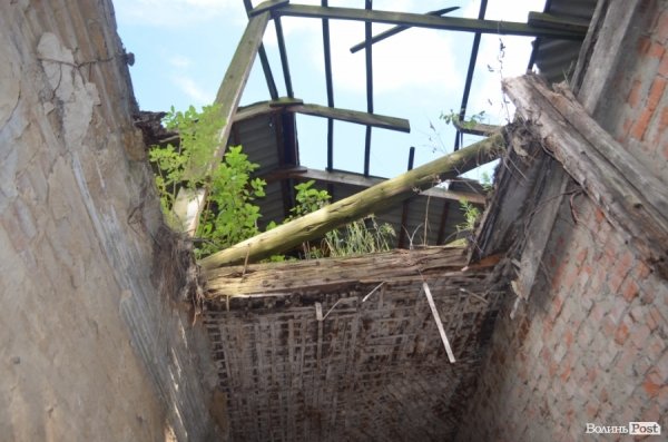 Під Луцьким замком «звили гніздо» наркомани. ФОТО 