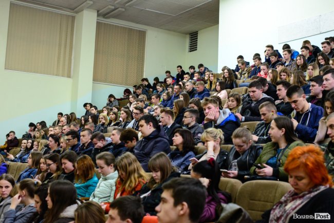 Коли слово – горобець, або Чому відомий шоумен і дипломат Чекалкін не радить підтримувати пре(Зе)дента