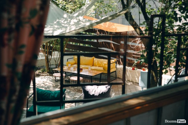 Таємний дворик у центрі Луцька: ресторація «Дім 48» відкрила літню терасу*