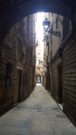 «Нотатки мандрівниці» Юлії Євпак: 19 цікавих фактів про Барселону