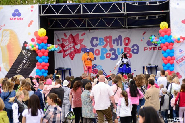 Морозива багато не буває: у Луцьку влаштували грандіозне свято найсмачніших солодощів та найяскравіших емоцій. ФОТО*