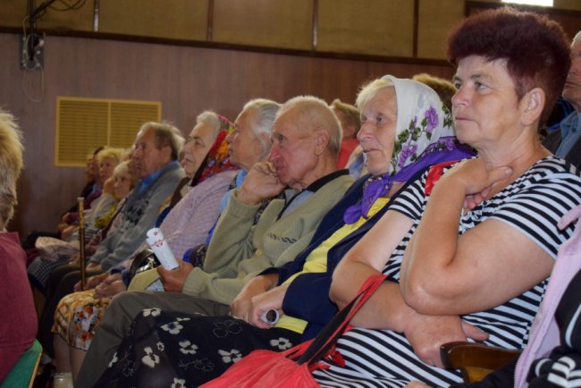 «Просимо Бога для вас здоров’я і щоб ви лишилися нашим депутатом», - волиняни до Степана Івахіва*