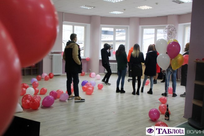 У центрі Луцька відкрили танцювальну школу для дітей і дорослих*