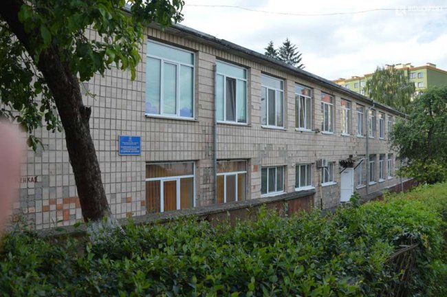 Сироти при живих батьках: як живуть діти у будинку маляти у Луцьку