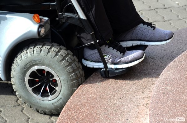 Місто перешкод: у які заклади Луцька можна потрапити на візку?