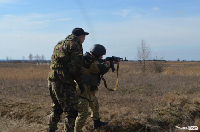 Важко в навчанні – легко в бою: на Волині - «вогневий» вишкіл загонів тероборони