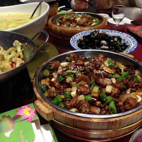 «Нотатки мандрівниці» Христини Лесюк: китайські підробки,  побиті діти та «3 пісюни»