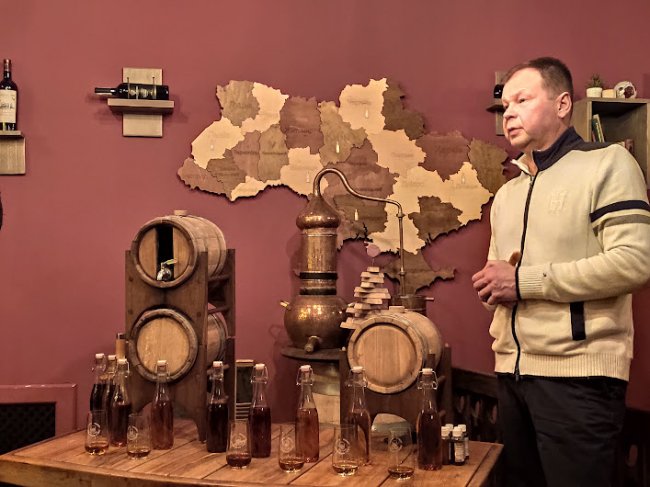 Павло Макогон у «Винному барі»