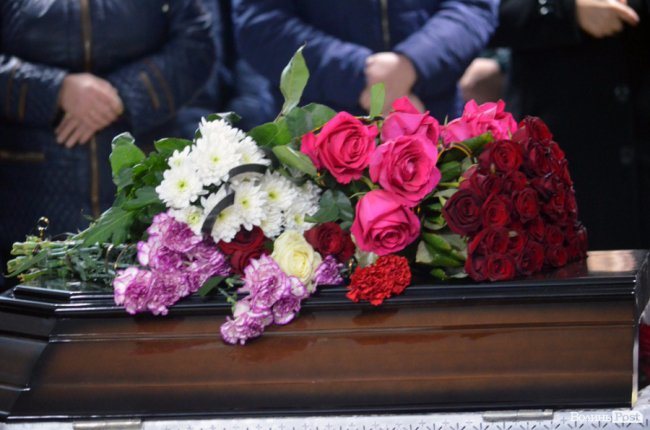 Плакав і старий, і малий: поховали голову Шацької громади