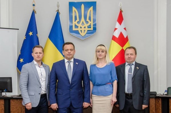 Допомога атошникам, ремонт вулиць та дворів Або рік депутатства Валерія Бондарука