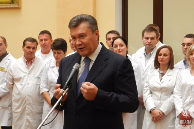 Янукович в обласній лікарні, Луцьк, 2013.