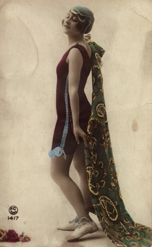 Пляжна мода в Луцьку майже 100 років тому 