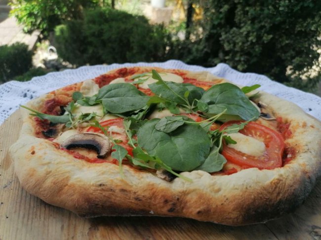 «Не просто будинок з євроремонтом, а садиба щасливих»: лучанка перетворила помешкання за містом в арт-простір. ФОТО