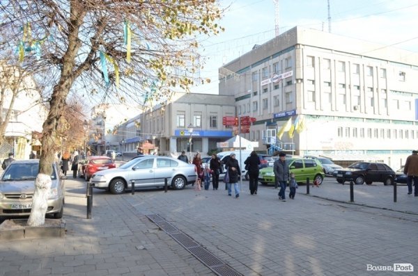 Чому вулиця Лесі Українки є пішохідною лише на словах